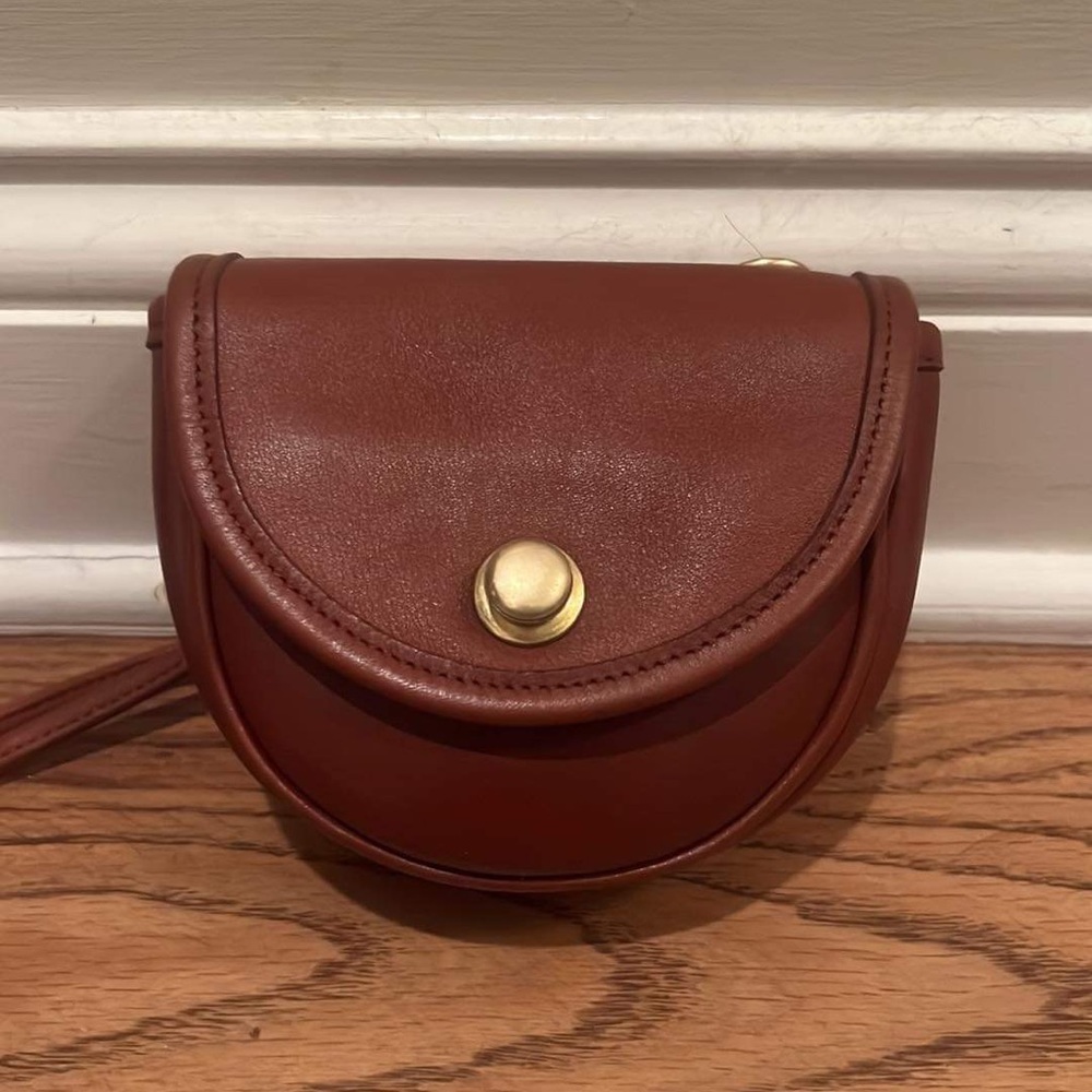 🌺🌺COACH 9826 belt bag🌺🌺
Great Christmas Gift 🎁
